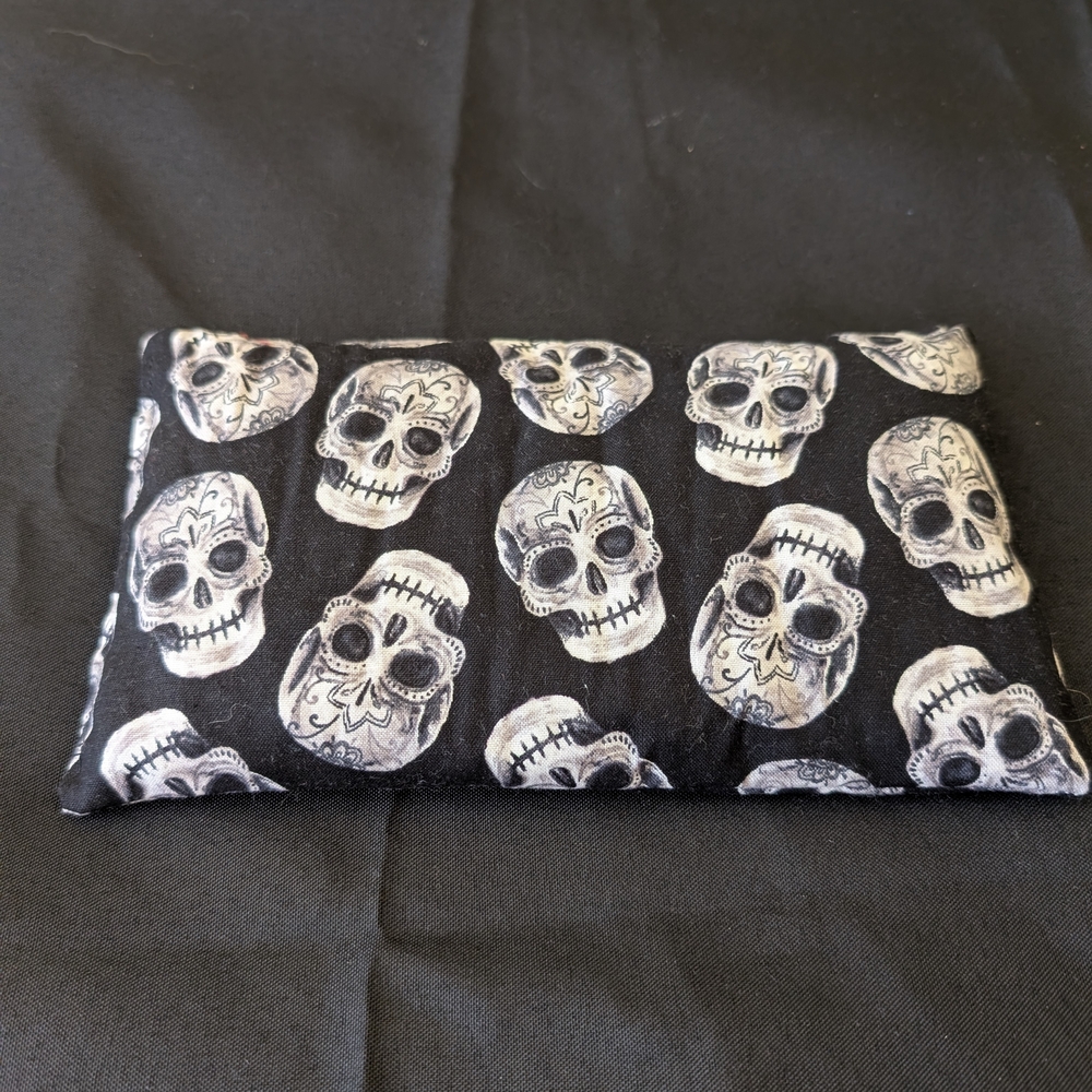 Set Of 3 Hand Crafted Skull Patterned Hot/Cold Packs - Picture 4 of 6